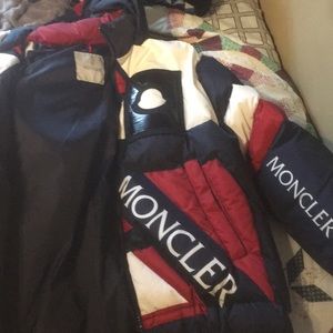 Moncler coat good condition barely worn 550$ obo